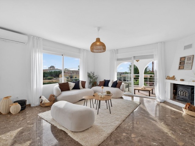 4 Bedrooms Villa in Elviria