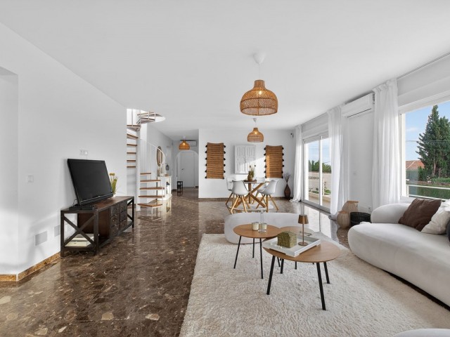 4 Bedrooms Villa in Elviria