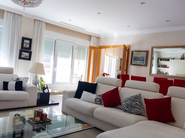 Villa avec 6 Chambres  à Playamar