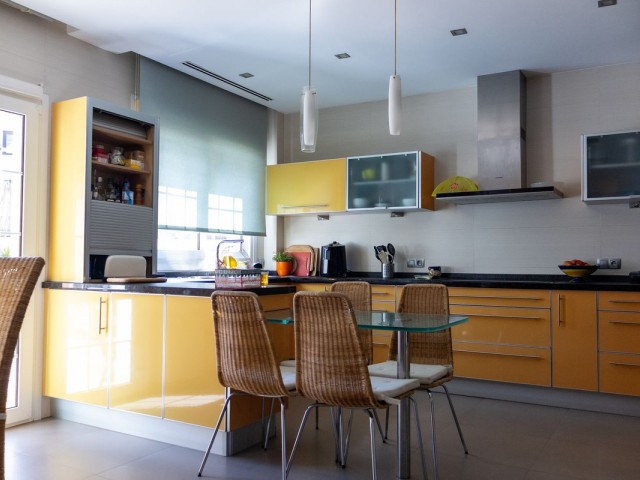 Villa avec 6 Chambres  à Playamar