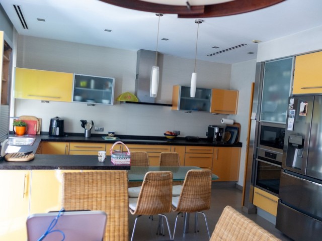 Villa avec 6 Chambres  à Playamar