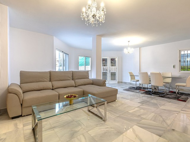 Maison mitoyenne avec 2 Chambres  à Nueva Andalucía