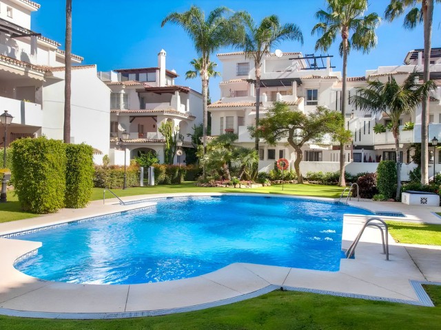 Maison mitoyenne avec 2 Chambres  à Nueva Andalucía
