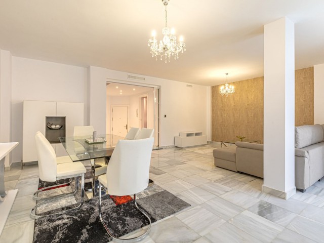 Maison mitoyenne avec 2 Chambres  à Nueva Andalucía