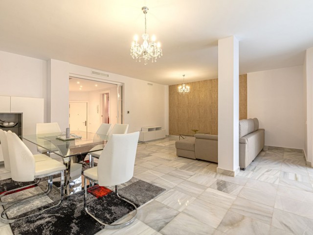 Maison mitoyenne avec 2 Chambres  à Nueva Andalucía