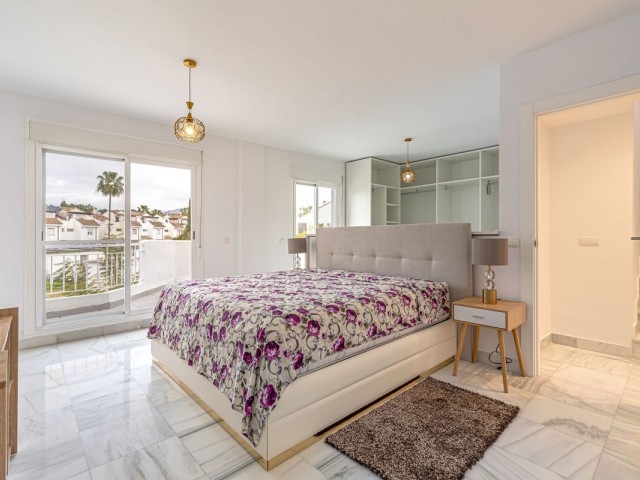 Maison mitoyenne avec 2 Chambres  à Nueva Andalucía