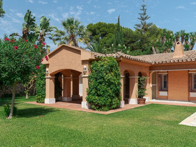 4 Bedrooms Villa in New Golden Mile