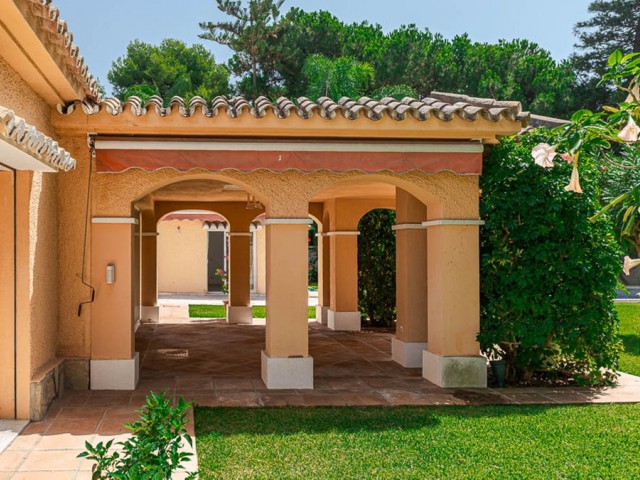 4 Bedrooms Villa in New Golden Mile