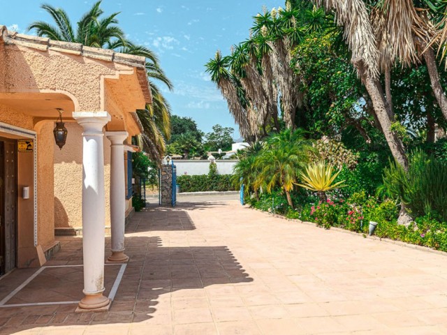 4 Bedrooms Villa in New Golden Mile