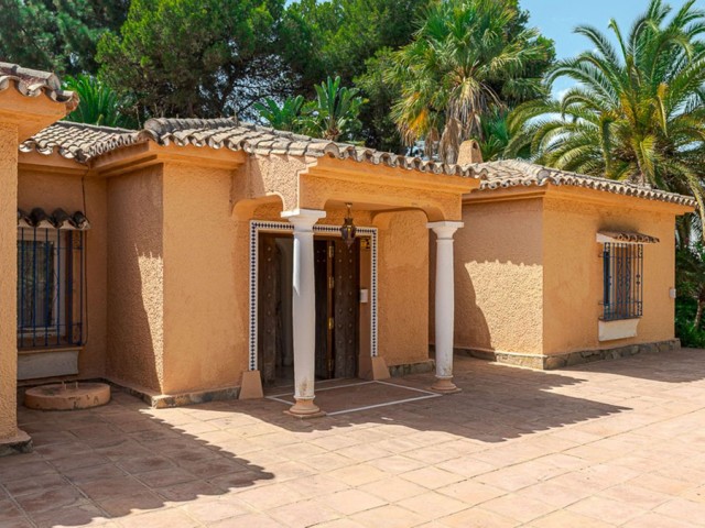 4 Bedrooms Villa in New Golden Mile