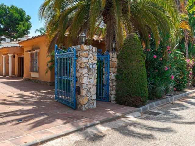 4 Bedrooms Villa in New Golden Mile