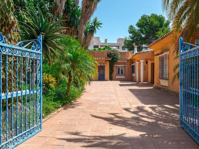 4 Bedrooms Villa in New Golden Mile