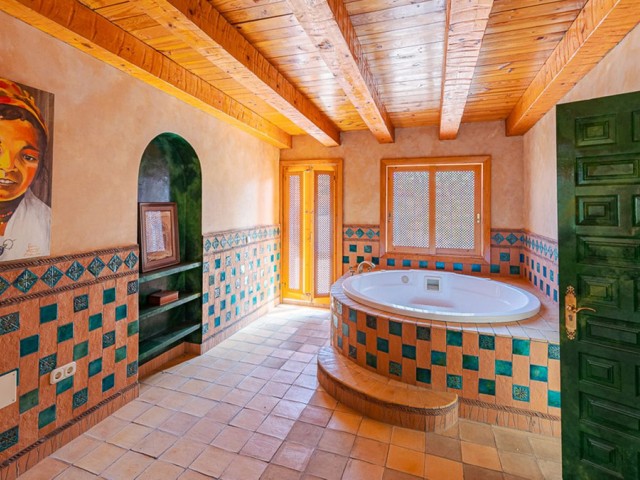 4 Bedrooms Villa in New Golden Mile