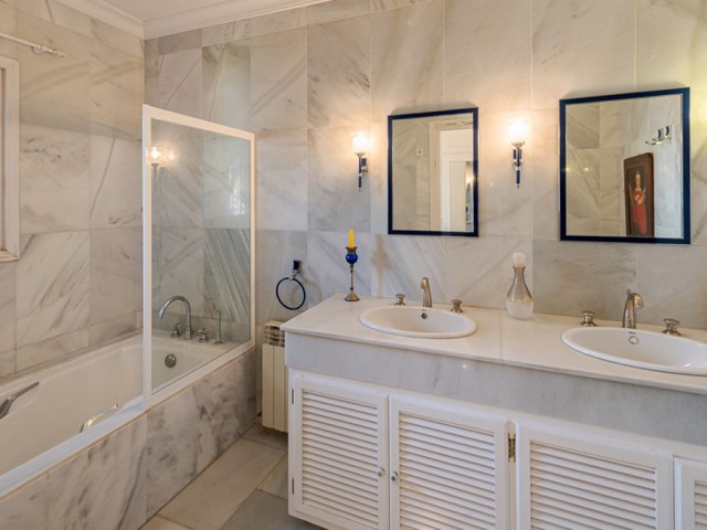 4 Bedrooms Villa in New Golden Mile