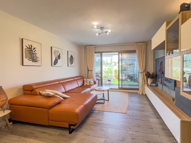 Apartment, El Chaparral, R5265952