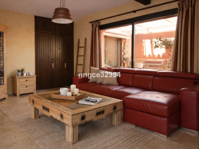 Apartamento con 4 Dormitorios  en San Pedro de Alcántara