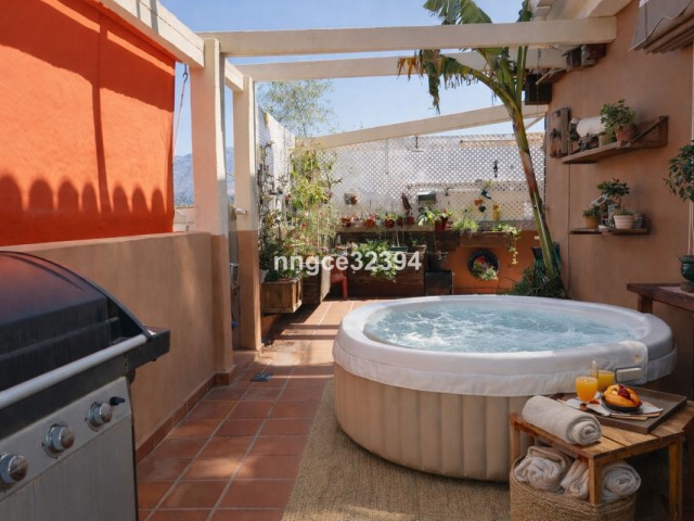 Apartamento con 4 Dormitorios  en San Pedro de Alcántara