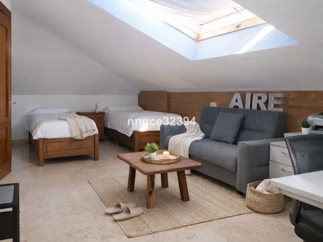 Apartamento con 4 Dormitorios  en San Pedro de Alcántara