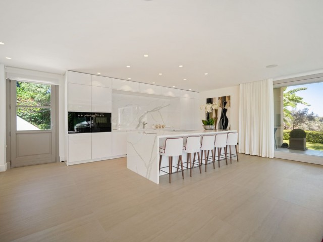 6 Schlafzimmer Villa in Nueva Andalucía