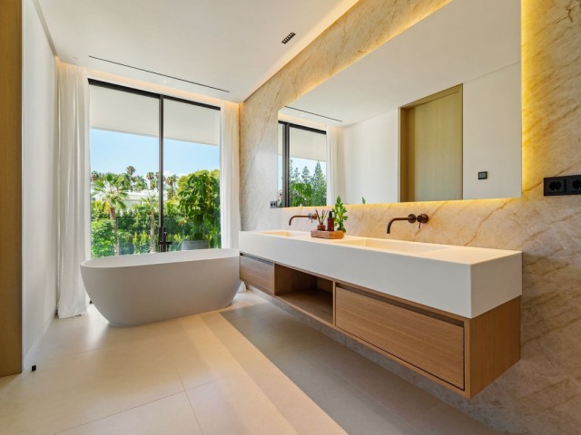 5 Makuuhuoneen Huvila Marbella