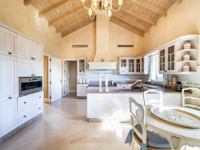 5 Makuuhuoneen Huvila Marbella