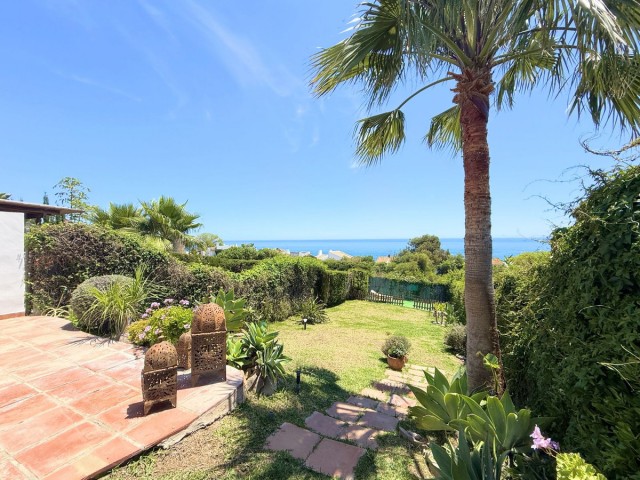 3 Bedrooms Villa in Estepona