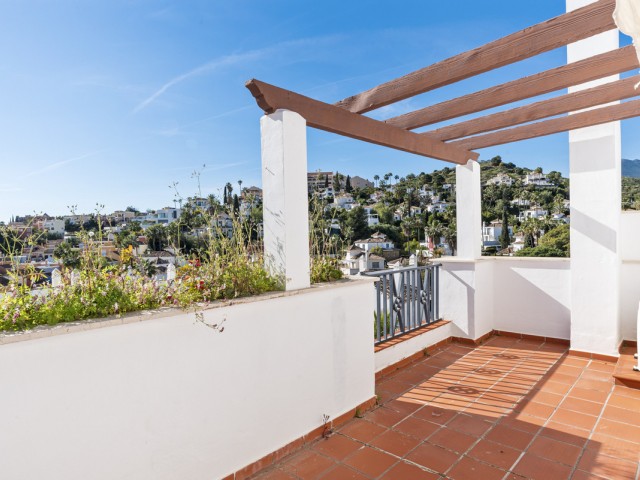 4 Schlafzimmer Apartment in Nueva Andalucía