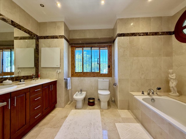 4 Schlafzimmer Villa in Estepona