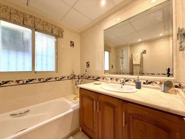 4 Schlafzimmer Villa in Estepona