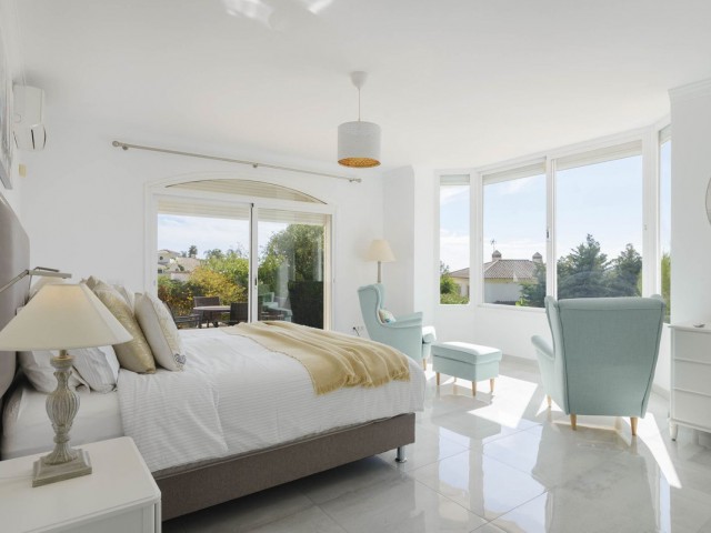 Villa con 4 Dormitorios  en Valtocado