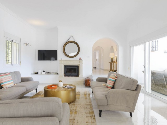 Villa con 4 Dormitorios  en Valtocado