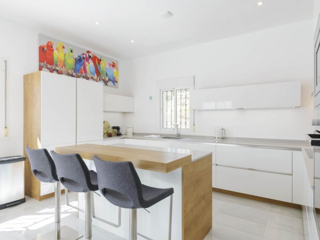 Villa con 4 Dormitorios  en Valtocado