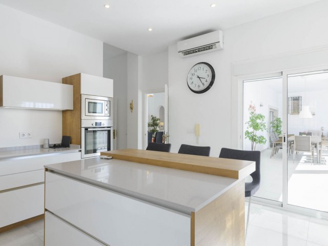 Villa con 4 Dormitorios  en Valtocado