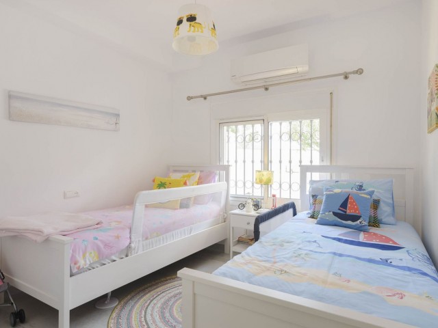 Villa con 4 Dormitorios  en Valtocado