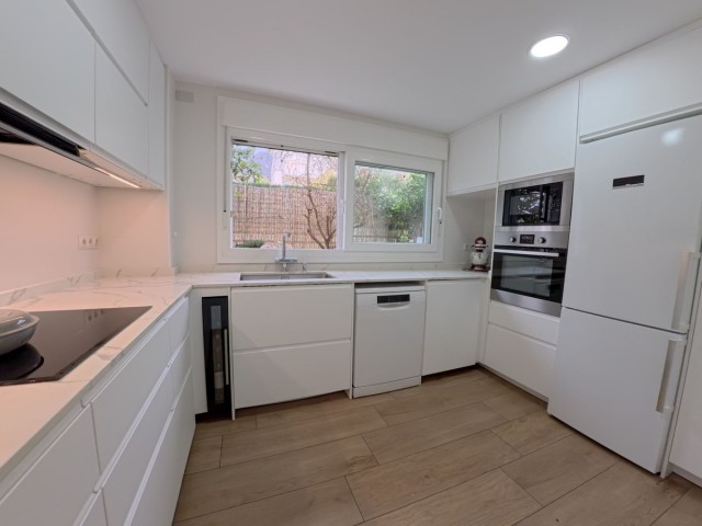 Maison mitoyenne avec 4 Chambres  à Benalmadena