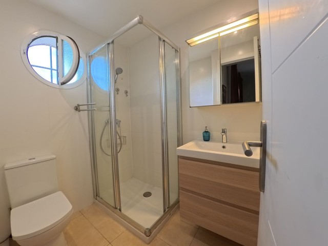 Maison mitoyenne avec 4 Chambres  à Benalmadena