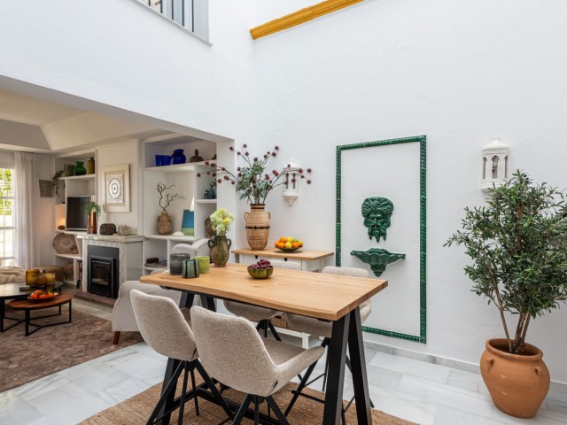 4 Bedrooms Townhouse in New Golden Mile