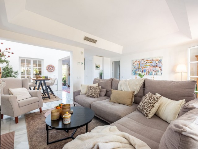 4 Bedrooms Townhouse in New Golden Mile