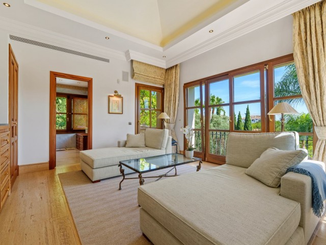 6 Bedrooms Villa in The Golden Mile