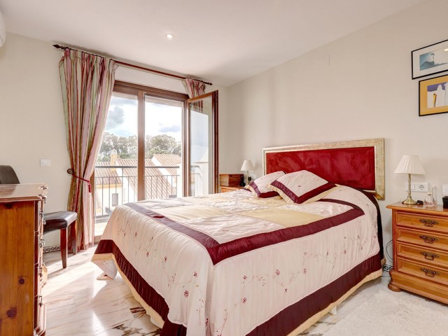 4 Schlafzimmer Reihenhaus in La Duquesa