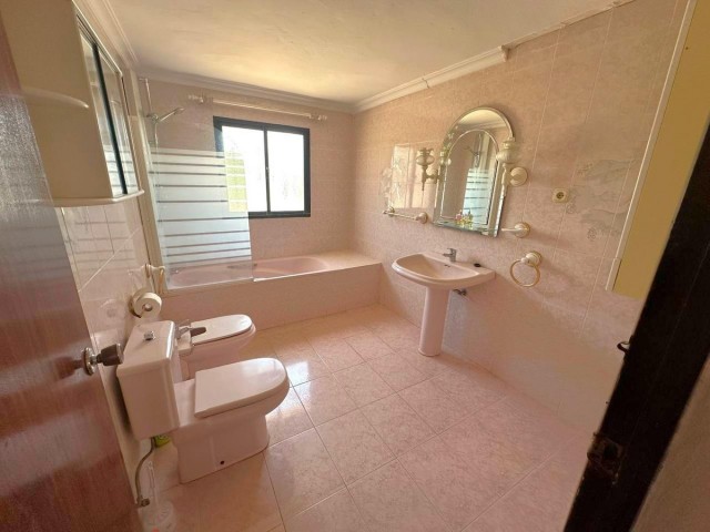 4 Schlafzimmer Villa in Estepona