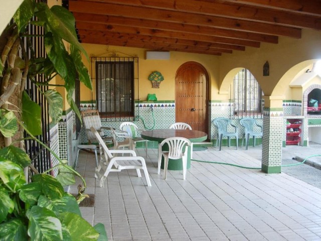 Villa con 4 Dormitorios  en Estepona