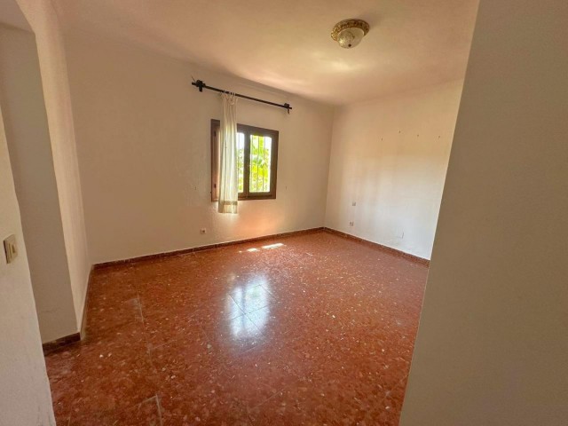 Villa con 4 Dormitorios  en Estepona