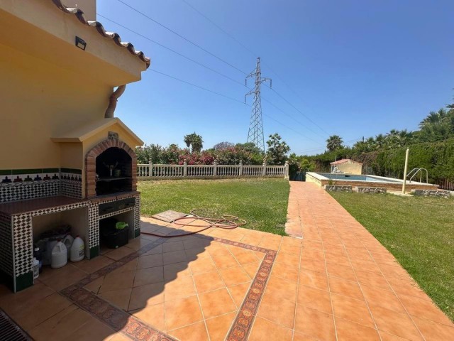 4 Bedrooms Villa in Estepona