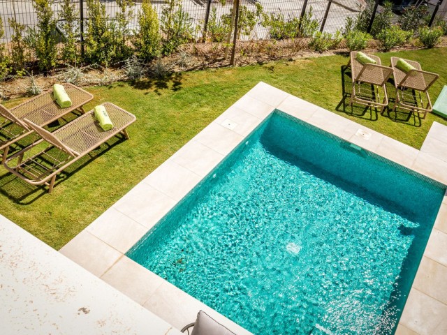 Maison mitoyenne avec 4 Chambres  à Estepona
