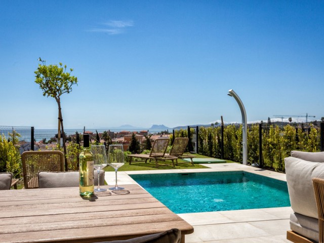 Maison mitoyenne avec 4 Chambres  à Estepona