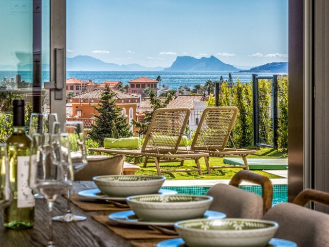 Maison mitoyenne avec 4 Chambres  à Estepona
