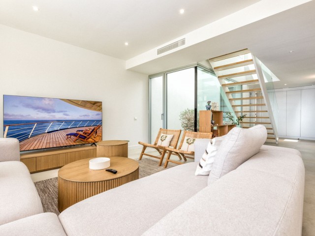 Maison mitoyenne avec 4 Chambres  à Estepona
