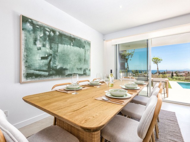 Maison mitoyenne avec 4 Chambres  à Estepona