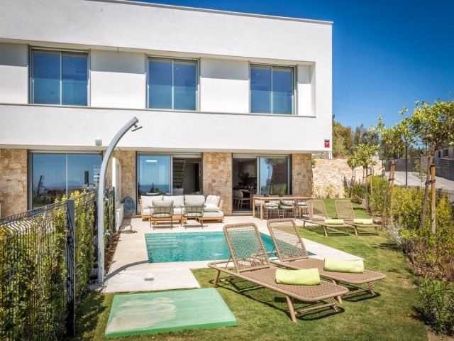 Maison mitoyenne avec 4 Chambres  à Estepona